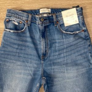 Curve Love Abercrombie jeans. Ultra high rise and ankle straight. New.